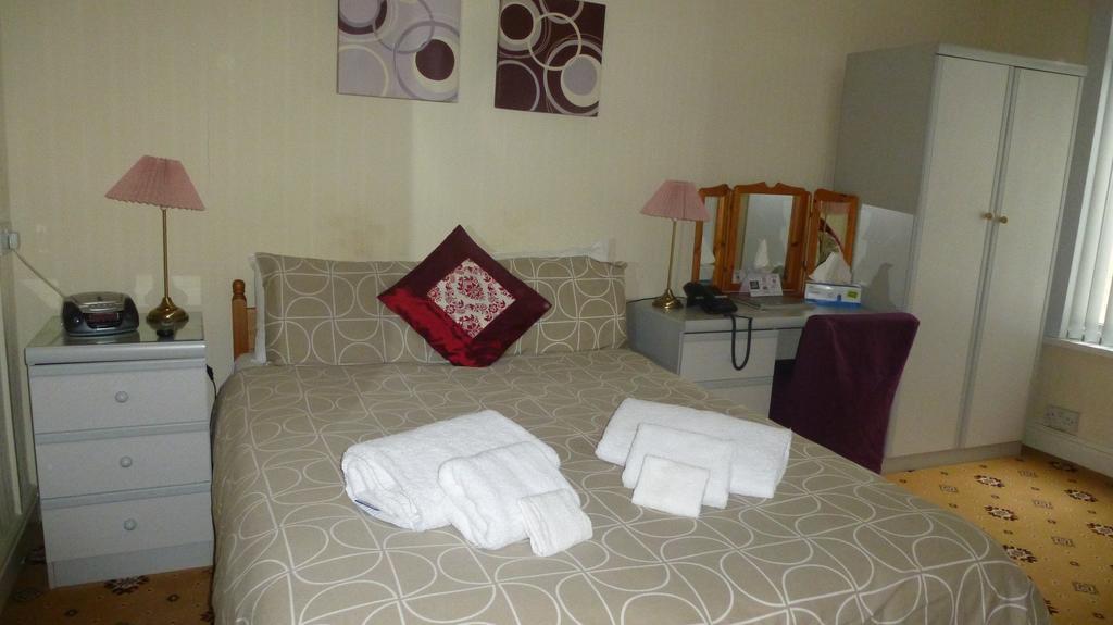 Whitehall Guest House โคลวินเบย์ ภายนอก รูปภาพ