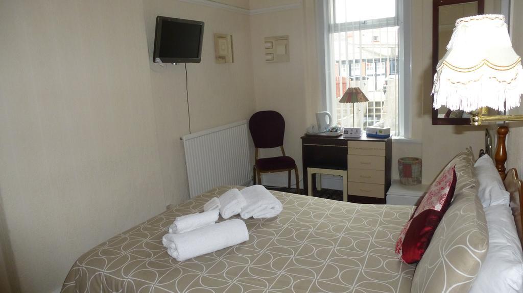 Whitehall Guest House โคลวินเบย์ ภายนอก รูปภาพ