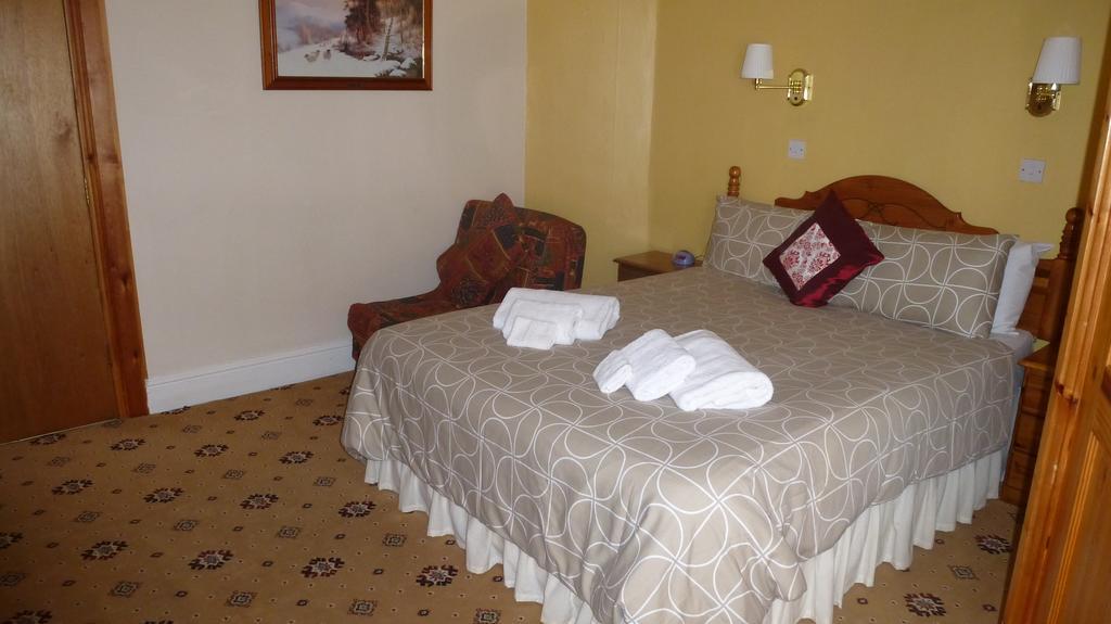 Whitehall Guest House โคลวินเบย์ ภายนอก รูปภาพ