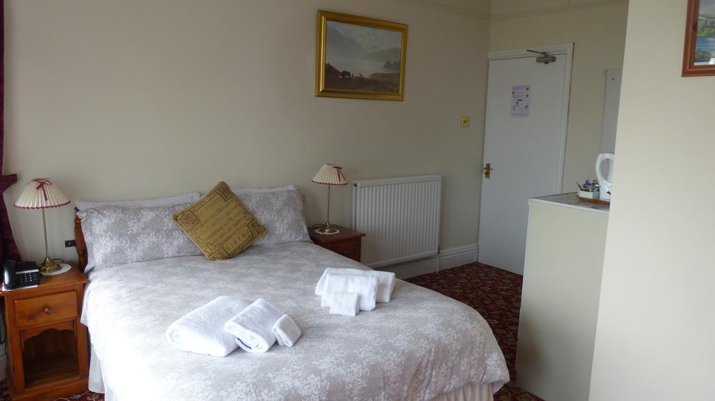 Whitehall Guest House โคลวินเบย์ ภายนอก รูปภาพ