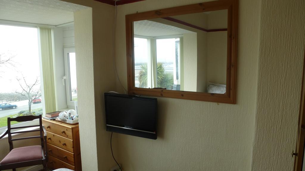 Whitehall Guest House โคลวินเบย์ ภายนอก รูปภาพ