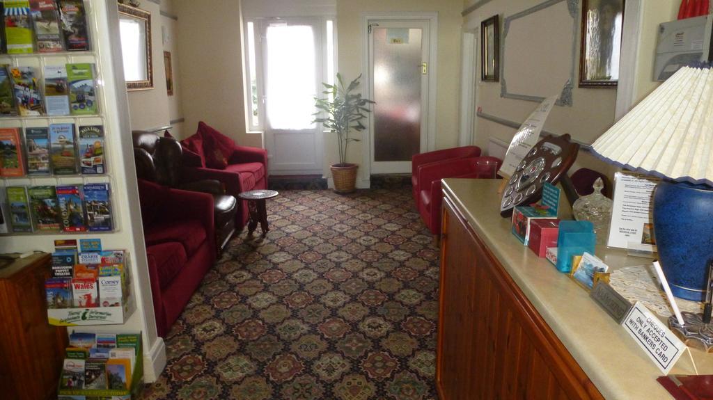 Whitehall Guest House โคลวินเบย์ ภายนอก รูปภาพ