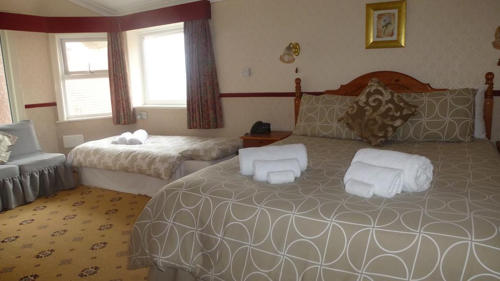 Whitehall Guest House โคลวินเบย์ ภายนอก รูปภาพ